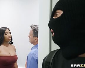 Озабоченный вор горячо оттрахал чернокожую толстушку в письку